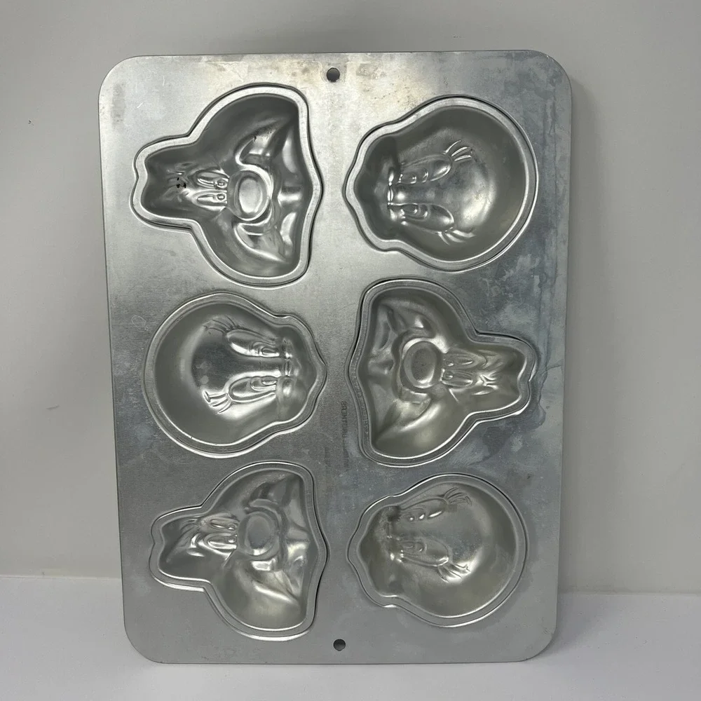 Wilton Vtg Cake Pan Lot‎ 3 Barney Baby Looney Tunes Aluminum Baking Molds 90's